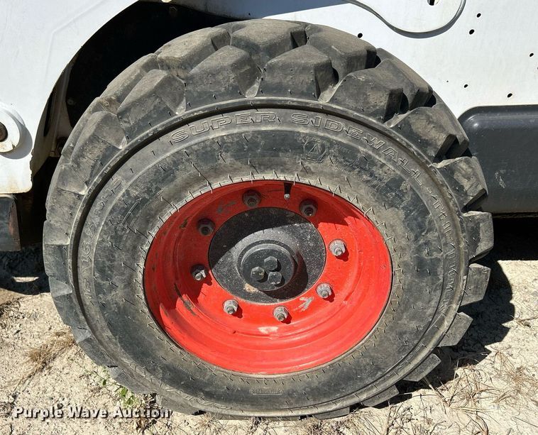 image for item DQ0917 2019 Bobcat S740  skid steer loader