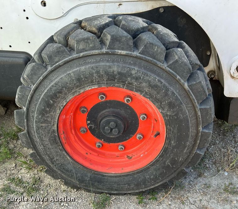 image for item DQ0917 2019 Bobcat S740  skid steer loader