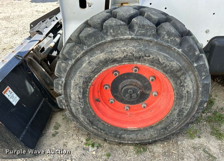 image for item DQ0917 2019 Bobcat S740  skid steer loader