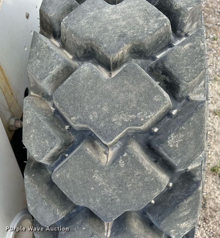 image for item DQ0917 2019 Bobcat S740  skid steer loader