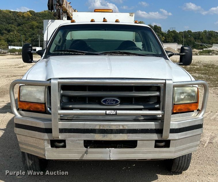 image for item DQ0946 2001 Ford F550 XL Super Duty  utility / service truck