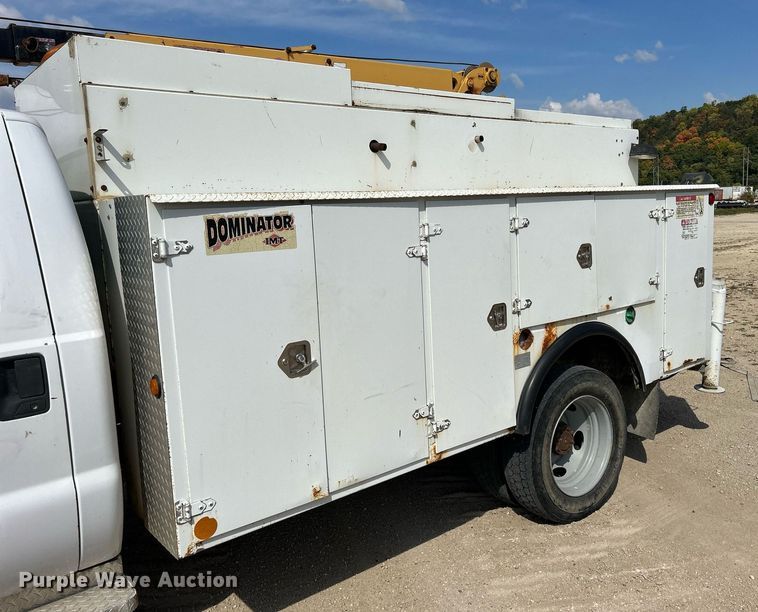 image for item DQ0946 2001 Ford F550 XL Super Duty  utility / service truck