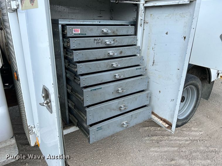 image for item DQ0946 2001 Ford F550 XL Super Duty  utility / service truck