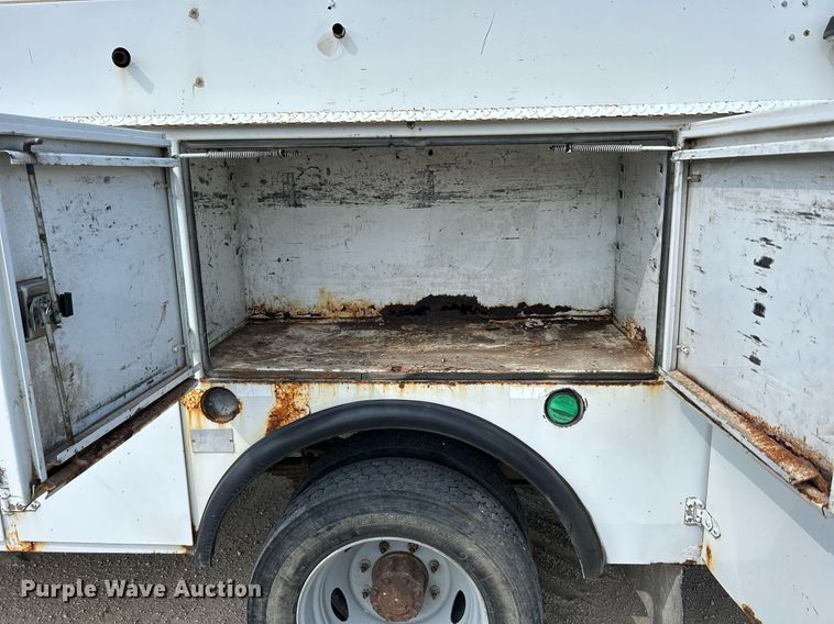 image for item DQ0946 2001 Ford F550 XL Super Duty  utility / service truck