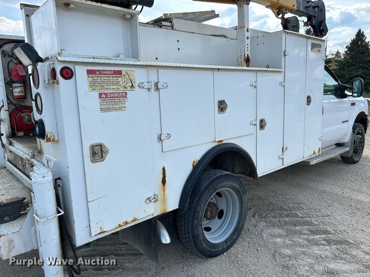 image for item DQ0946 2001 Ford F550 XL Super Duty  utility / service truck