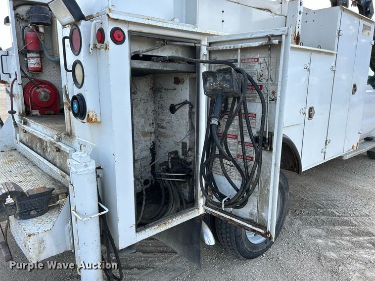 image for item DQ0946 2001 Ford F550 XL Super Duty  utility / service truck