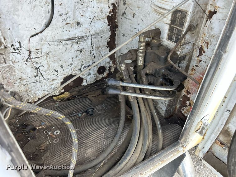 image for item DQ0946 2001 Ford F550 XL Super Duty  utility / service truck