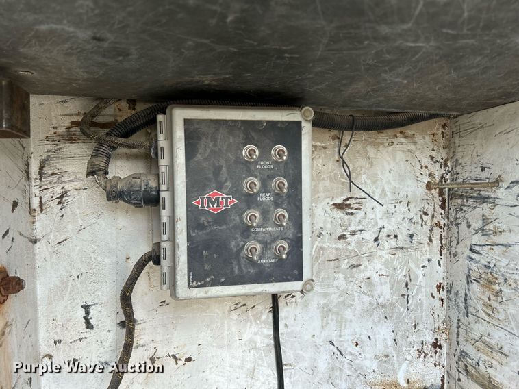 image for item DQ0946 2001 Ford F550 XL Super Duty  utility / service truck