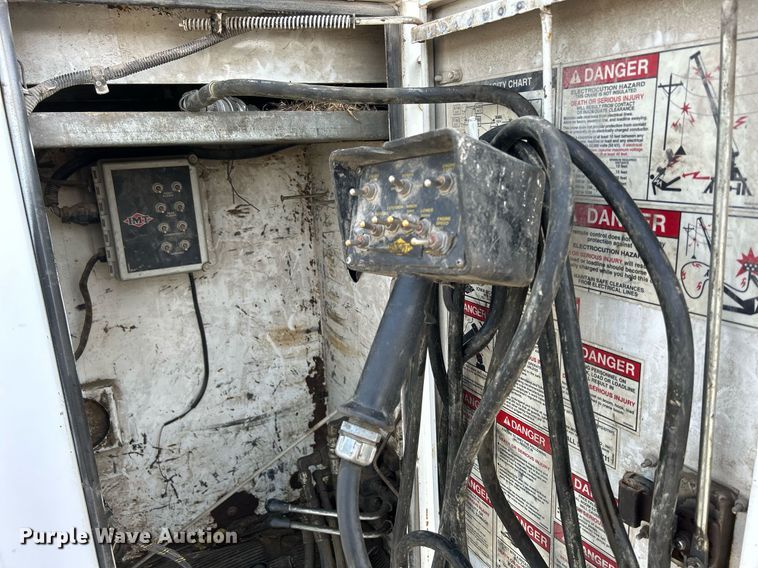 image for item DQ0946 2001 Ford F550 XL Super Duty  utility / service truck