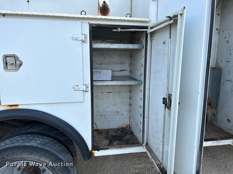 image for item DQ0946 2001 Ford F550 XL Super Duty  utility / service truck