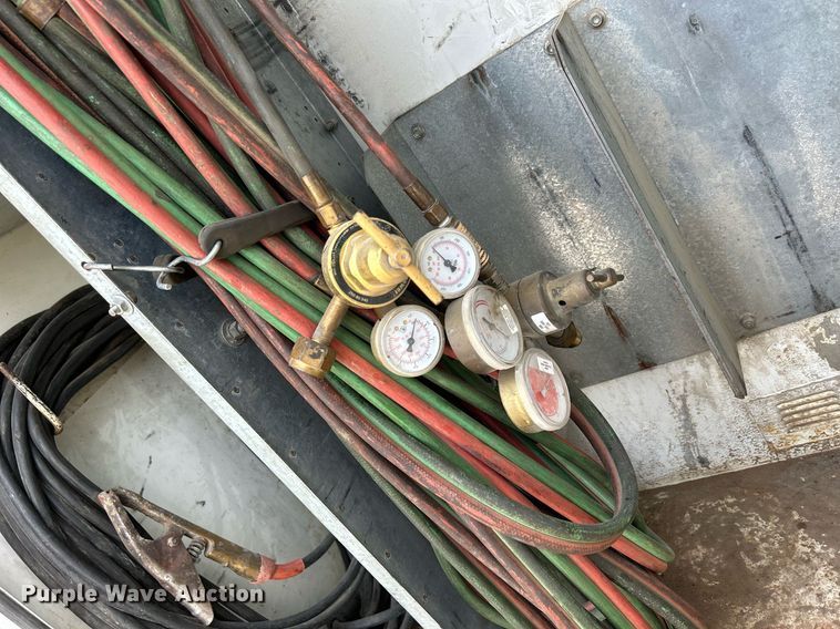 image for item DQ0946 2001 Ford F550 XL Super Duty  utility / service truck