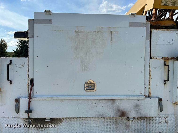 image for item DQ0946 2001 Ford F550 XL Super Duty  utility / service truck