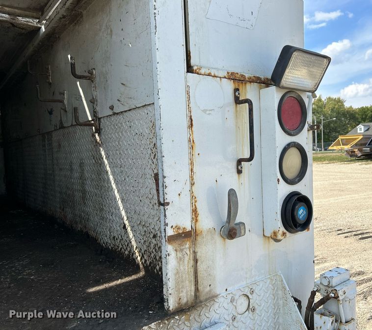 image for item DQ0946 2001 Ford F550 XL Super Duty  utility / service truck