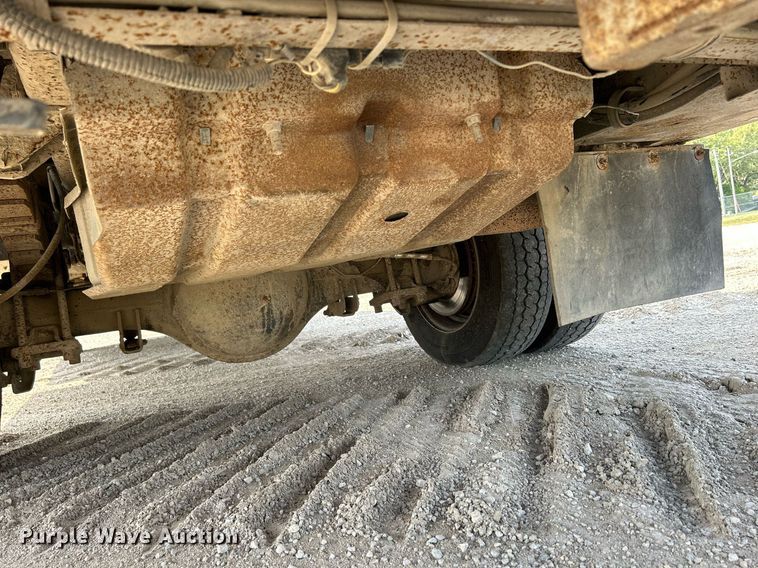 image for item DQ0946 2001 Ford F550 XL Super Duty  utility / service truck