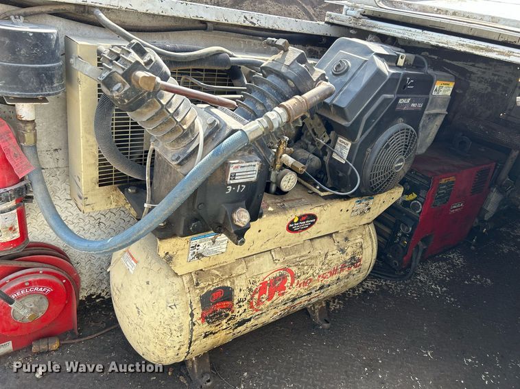 image for item DQ0946 2001 Ford F550 XL Super Duty  utility / service truck