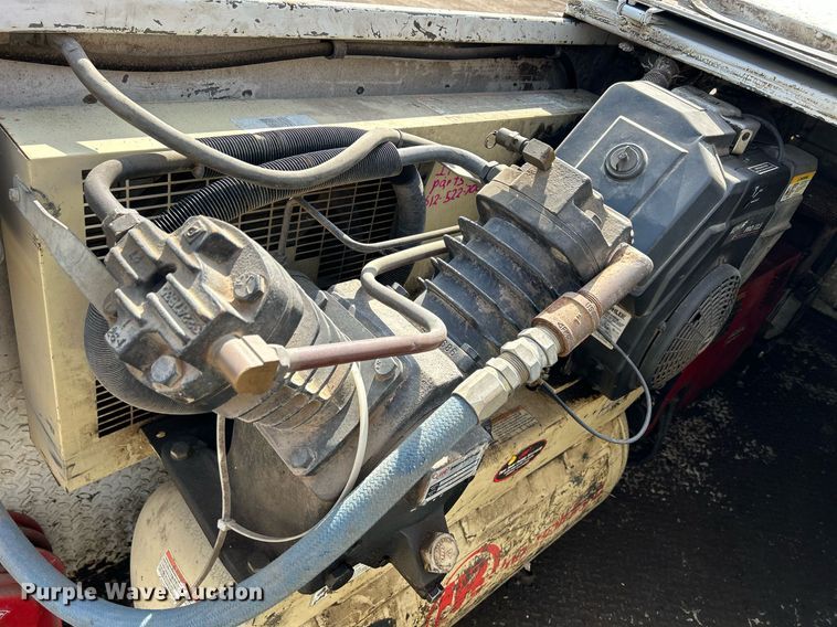 image for item DQ0946 2001 Ford F550 XL Super Duty  utility / service truck