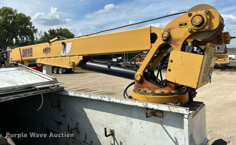 image for item DQ0946 2001 Ford F550 XL Super Duty  utility / service truck