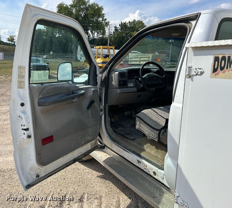 image for item DQ0946 2001 Ford F550 XL Super Duty  utility / service truck