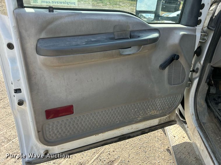 image for item DQ0946 2001 Ford F550 XL Super Duty  utility / service truck