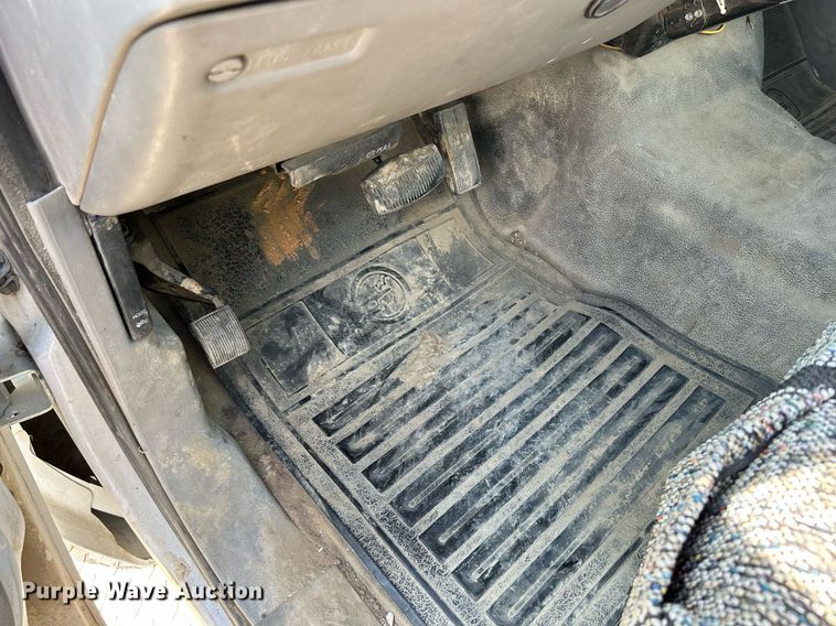 image for item DQ0946 2001 Ford F550 XL Super Duty  utility / service truck