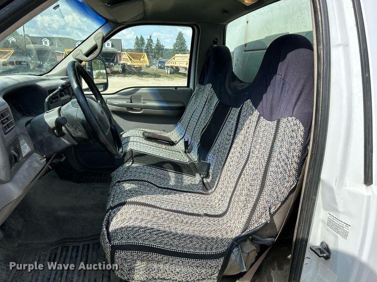 image for item DQ0946 2001 Ford F550 XL Super Duty  utility / service truck