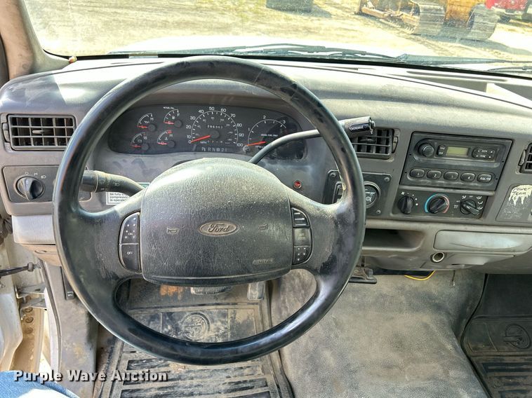 image for item DQ0946 2001 Ford F550 XL Super Duty  utility / service truck