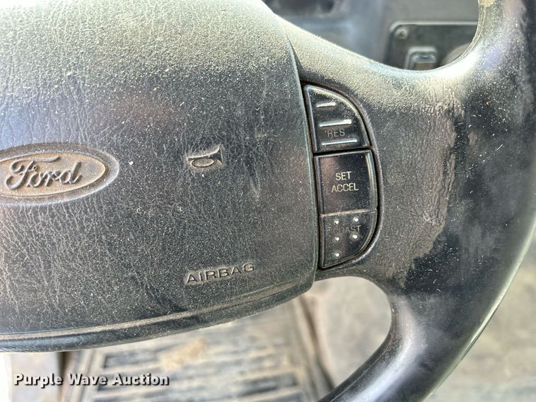 image for item DQ0946 2001 Ford F550 XL Super Duty  utility / service truck