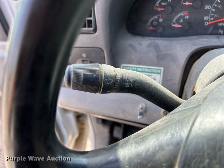 image for item DQ0946 2001 Ford F550 XL Super Duty  utility / service truck