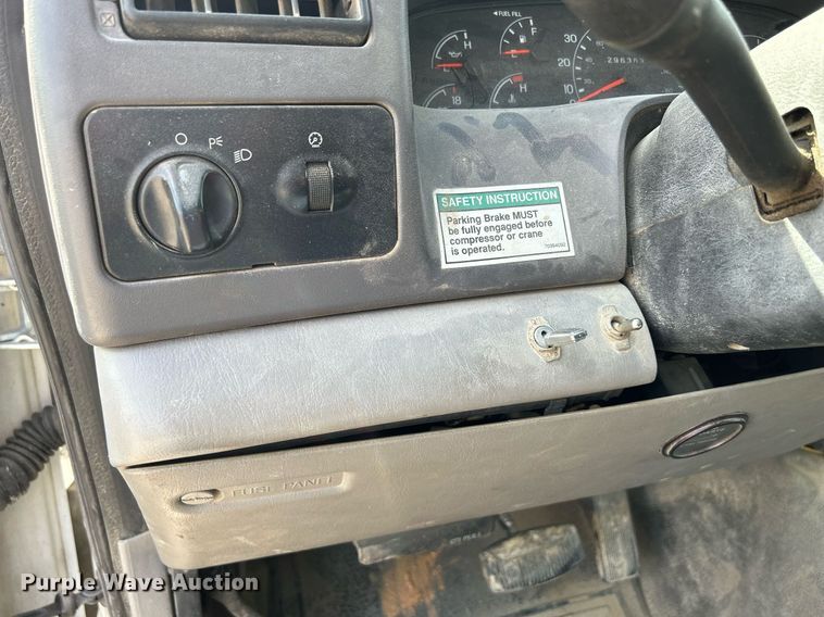 image for item DQ0946 2001 Ford F550 XL Super Duty  utility / service truck