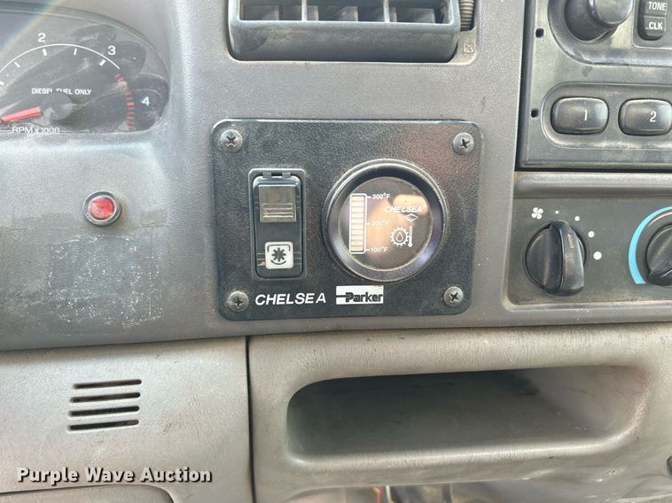 image for item DQ0946 2001 Ford F550 XL Super Duty  utility / service truck