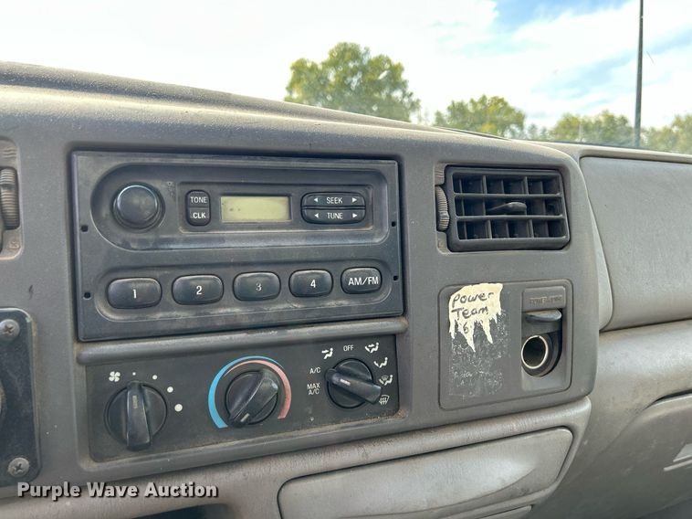 image for item DQ0946 2001 Ford F550 XL Super Duty  utility / service truck