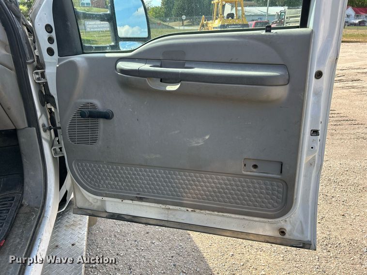 image for item DQ0946 2001 Ford F550 XL Super Duty  utility / service truck