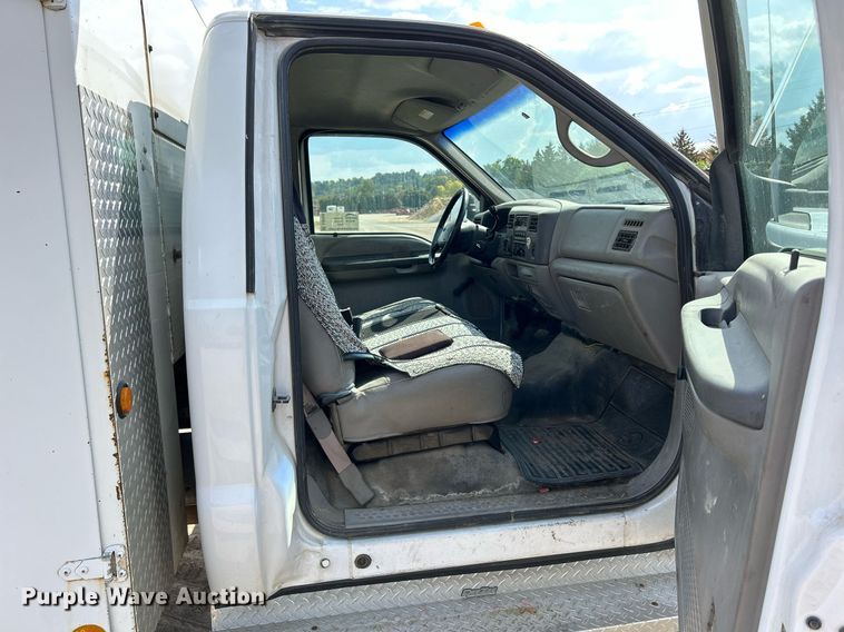 image for item DQ0946 2001 Ford F550 XL Super Duty  utility / service truck
