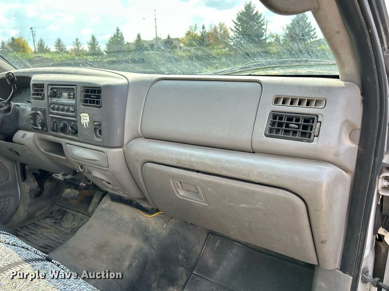 image for item DQ0946 2001 Ford F550 XL Super Duty  utility / service truck