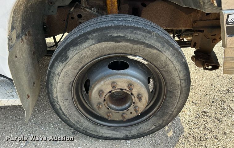 image for item DQ0946 2001 Ford F550 XL Super Duty  utility / service truck