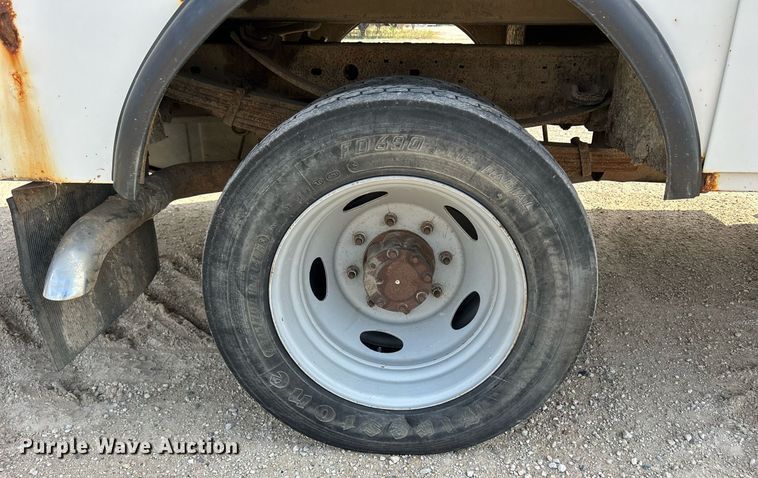 image for item DQ0946 2001 Ford F550 XL Super Duty  utility / service truck