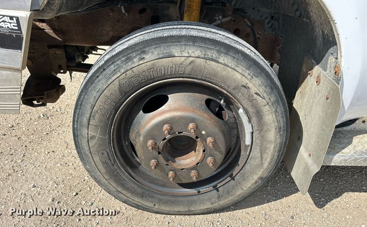 image for item DQ0946 2001 Ford F550 XL Super Duty  utility / service truck