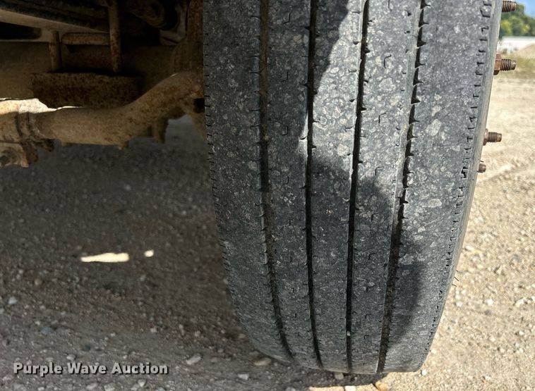 image for item DQ0946 2001 Ford F550 XL Super Duty  utility / service truck