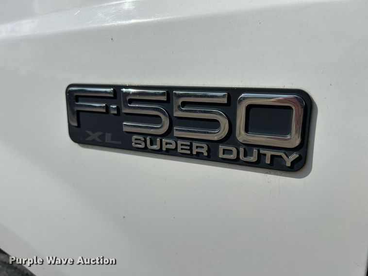 image for item DQ0946 2001 Ford F550 XL Super Duty  utility / service truck