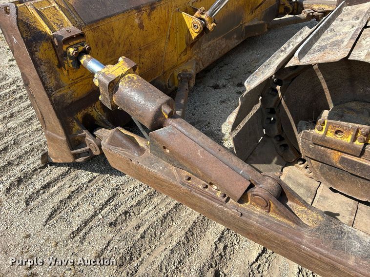 image for item DQ0947 1989 Komatsu D68P-1  dozer