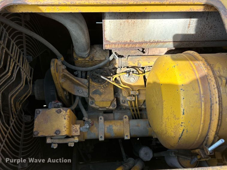 image for item DQ0947 1989 Komatsu D68P-1  dozer