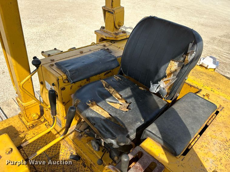 image for item DQ0947 1989 Komatsu D68P-1  dozer
