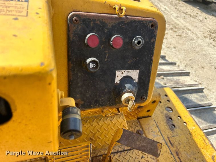 image for item DQ0947 1989 Komatsu D68P-1  dozer