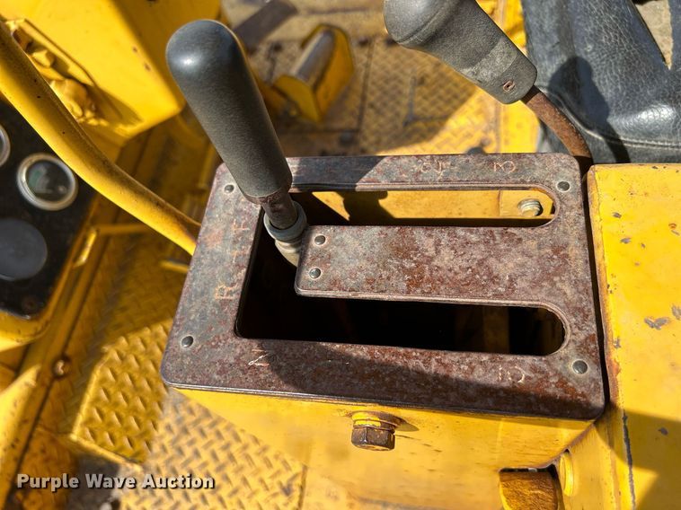 image for item DQ0947 1989 Komatsu D68P-1  dozer