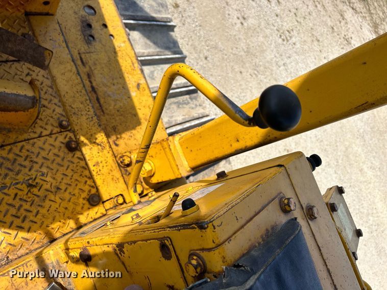 image for item DQ0947 1989 Komatsu D68P-1  dozer