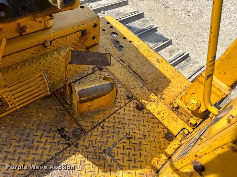 image for item DQ0947 1989 Komatsu D68P-1  dozer