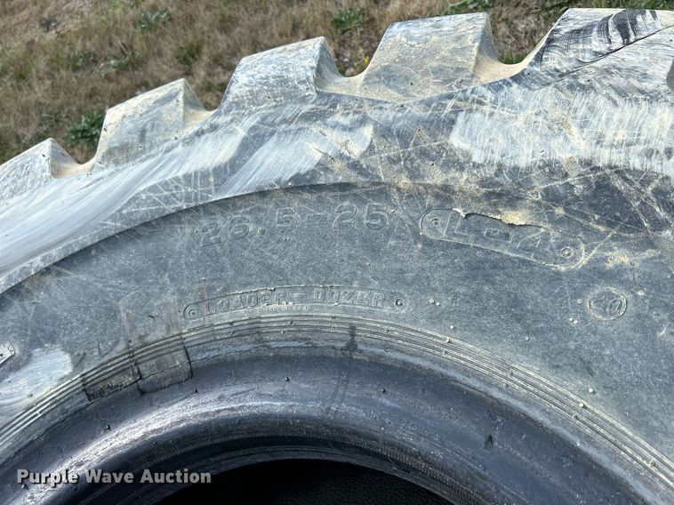 image for item DQ0948 (3) tires