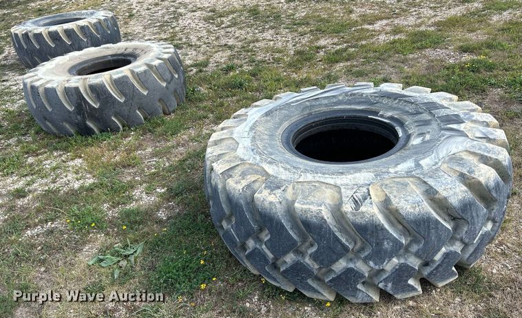 image for item DQ0948 (3) tires