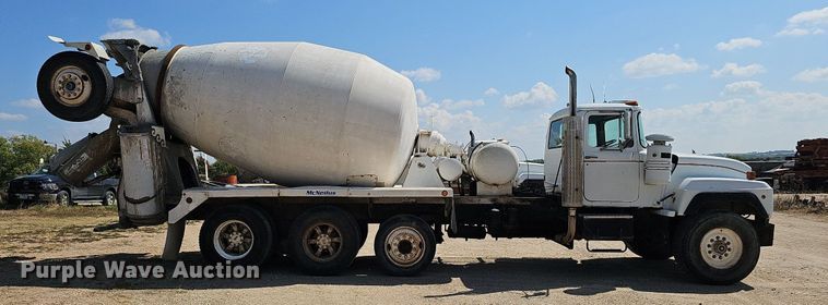 image for item DQ1087 1993 Mack RD960S  ready mix truck