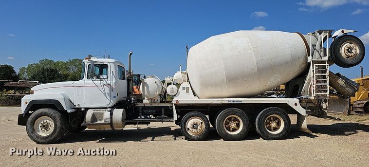 image for item DQ1087 1993 Mack RD960S  ready mix truck